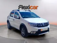 Usado Dacia Sandero 90 CV (66 kW) 2017 Blanco SUV