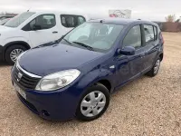 Usado Dacia Sandero Lauréate 75 CV (55 kW) 2011 Azul Berlina