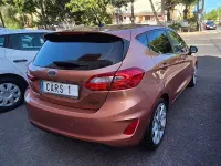 Usado Ford Fiesta Titanium 100 CV (73 kW) 2018 Naranja Utilitario
