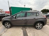 Usado Peugeot 2008 Allure 131 CV (96 kW) 2019 Gris / plata SUV