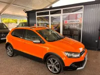 Usado VW Polo Cross 90 CV (66 kW) 2011 Naranja Utilitario