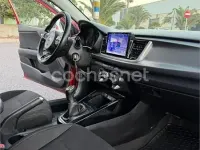 Usado Kia Rio 90 CV (66 kW) 2017 Rojo Berlina
