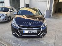 Usado Peugeot 208 Style 82 CV (60 kW) 2016 Violeta / lila Utilitario