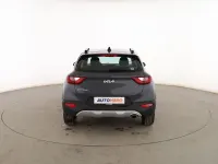Usado Kia Stonic 84 CV (61 kW) 2022 Gris SUV