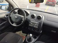 Usado Ford Fiesta Trend 80 CV (58 kW) 2004 Negro Utilitario