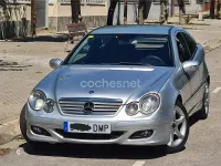 Usado Mercedes C180 143 CV (105 kW) 2005 Gris / plata Berlina