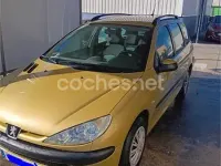 Usado Peugeot 206 70 CV (51 kW) 2006 Amarillo Berlina