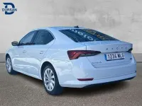Usado Skoda Octavia Selection 150 CV (110 kW) 2023 Blanco SUV