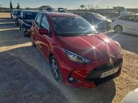 Usado Toyota Yaris Hybrid Active 116 CV (85 kW) 2025 Rojo Utilitario