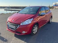 Usado Peugeot 208 Active 82 CV (60 kW) 2014 Granate Utilitario