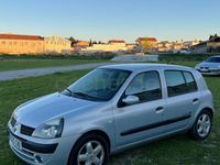 Usado Renault Clio II Expression 100 CV (73 kW) 2004 Gris / plata Berlina
