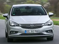 Usado Opel Astra Dynamic 136 CV (100 kW) 2018 Blanco Utilitario