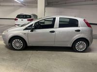 Usado Fiat Grande Punto Active 75 CV (55 kW) 2011 Plateado Utilitario