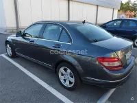 Usado Mercedes C220 Elegance 170 CV (125 kW) 2009 Granate Berlina