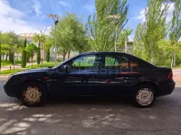 Usado Ford Mondeo Trend 115 CV (84 kW) 2002 Azul Berlina