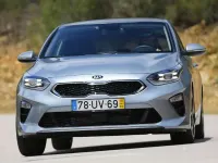 Usado Kia Ceed 101 CV (74 kW) 2025 Negro Utilitario
