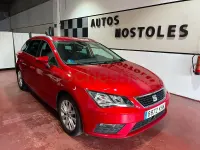 Usado Seat Leon Style 110 CV (80 kW) 2018 Rojo Familiar