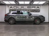 Usado Porsche Cayenne 519 CV (381 kW) 2024 Gris / plata SUV