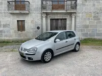 Usado VW Golf IV Sportline 115 CV (84 kW) 2004 Gris / plata Berlina