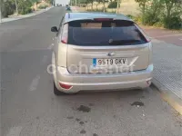 Usado Ford Focus Trend 90 CV (66 kW) 2009 Gris / plata Berlina