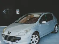 Usado Peugeot 307 90 CV (66 kW) 2007 Gris / plata Berlina
