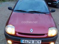 Usado Renault Clio II 60 CV (44 kW) 2000 Granate Berlina