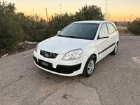 Usado Kia Rio EX 110 CV (80 kW) 2006 Blanco Berlina