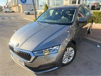 Usado Skoda Octavia Ambition 116 CV (85 kW) 2022 Gris / plata Berlina