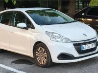 Usado Peugeot 208 Active 75 CV (55 kW) 2017 Blanco Utilitario