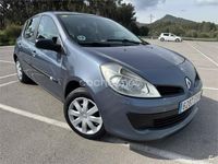 Usado Renault Clio II Dynamique 85 CV (62 kW) 2006 Gris / plata Berlina
