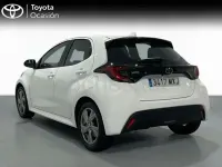 Usado Toyota Yaris Hybrid Active 116 CV (85 kW) 2024 Blanco Berlina