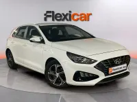 Usado Hyundai i30 120 CV (88 kW) 2022 Blanco Berlina