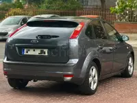 Usado Ford Focus Sport 145 CV (106 kW) 2005 Gris / plata Berlina
