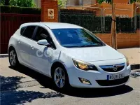 Usado Opel Astra Enjoy 110 CV (80 kW) 2010 Blanco Berlina