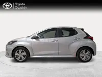 Usado Toyota Yaris Hybrid Active 116 CV (85 kW) 2025 Gris / plata Berlina