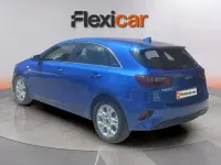 Usado Kia Ceed 136 CV (100 kW) 2023 Azul Utilitario
