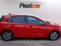 Usado Hyundai i30 110 CV (80 kW) 2018 Rojo Berlina