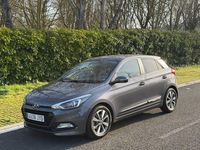 Usado Hyundai i20 100 CV (73 kW) 2017 Gris / plata Berlina