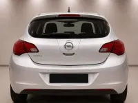 Usado Opel Astra Enjoy 115 CV (84 kW) 2010 Gris / plata Berlina