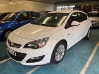 Usado Opel Astra Excellence 110 CV (80 kW) 2015 Blanco Berlina