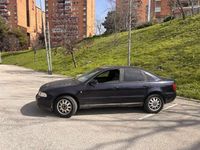 Usado Audi A4 110 CV (80 kW) 1998 Negro Berlina