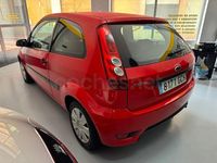 Usado Ford Fiesta Ambiente 68 CV (50 kW) 2008 Rojo Utilitario