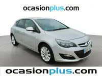 Usado Opel Astra Selective 116 HP (85 kW) 2014 Prateado Citadino