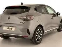 Usado Renault Clio V Techno 145 CV (106 kW) 2025 Gris Berlina