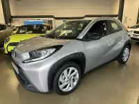 Usado Toyota Aygo X Play 72 CV (52 kW) 2023 Gris / plata SUV