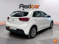 Usado Kia Rio 100 CV (73 kW) 2023 Blanco Berlina