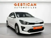 Usado Kia Rio 101 CV (74 kW) 2023 Blanco Berlina