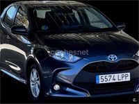 Usado Toyota Yaris Hybrid Active 116 CV (85 kW) 2021 Gris / plata Berlina