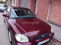 Usado Hyundai Sonata GLS 131 CV (96 kW) 2002 Granate Berlina