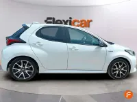 Usado Toyota Yaris Style 116 CV (85 kW) 2021 Blanco Utilitario